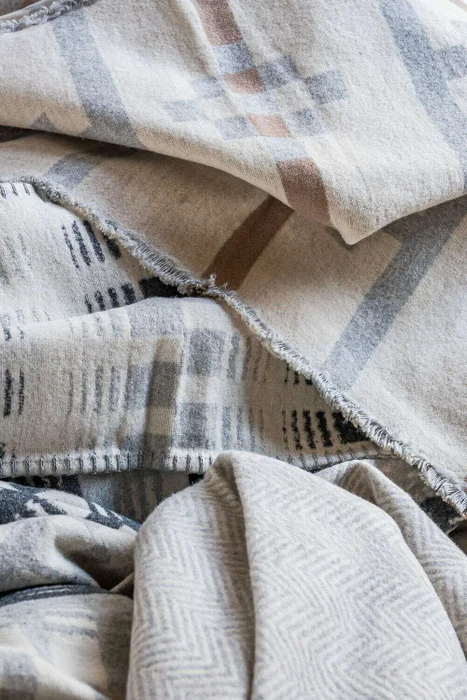 MANTA AUSTRIACA - AMBER GREIGE en Beige - Textiles, Uruguay | La Iberica, vista 3