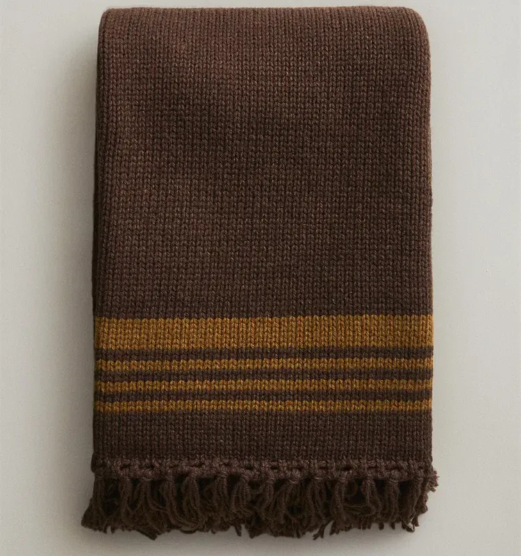 MANTA PUNTO FLECOS en Marrón - Textiles, Uruguay | Zara Home