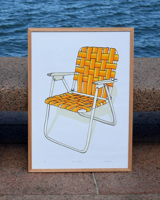 Silla amarilla en Naranja - Láminas, Uruguay | Mara Estudio