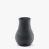 Jarrón Silaia de terracota con acabado negro 30 cm en Gris - Jarrones, Uruguay | Kavehome, vista 1 de 4