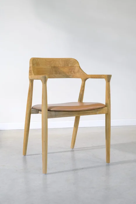 Silla en teca y cuero en Madera natural - Sillas, Uruguay | Entrecasa
