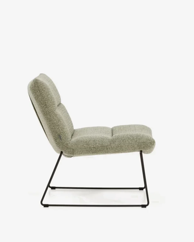 Butaca Asen - de chenilla verde y patas de acero negro FSC 100% en Beige - Butacas, banquetas y puffs, Uruguay | Kavehome, vista 7