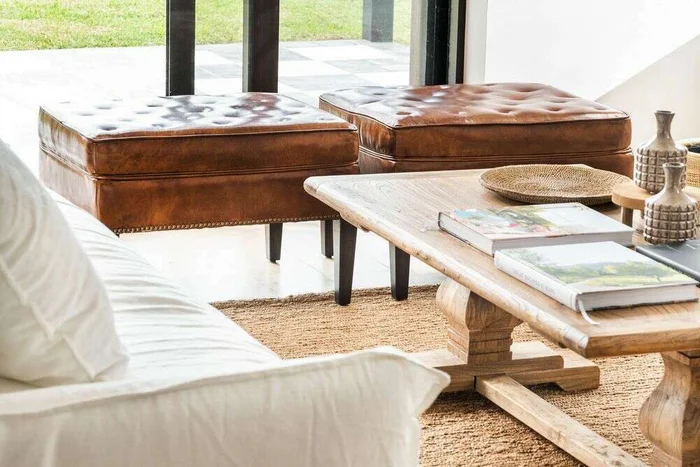 BANQUETA / OTOMANO - CUERO ITALIANO ENVEJECIDO en Marrón - Butacas, banquetas y puffs, Uruguay | La Iberica, vista 3