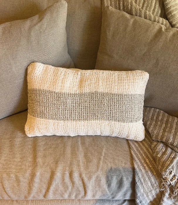 ALMOHADON RUSTICO BLANCO Y NATURAL en BLANCO Y NATURAL - Textiles, Uruguay | Más Infinito Casa, vista 2