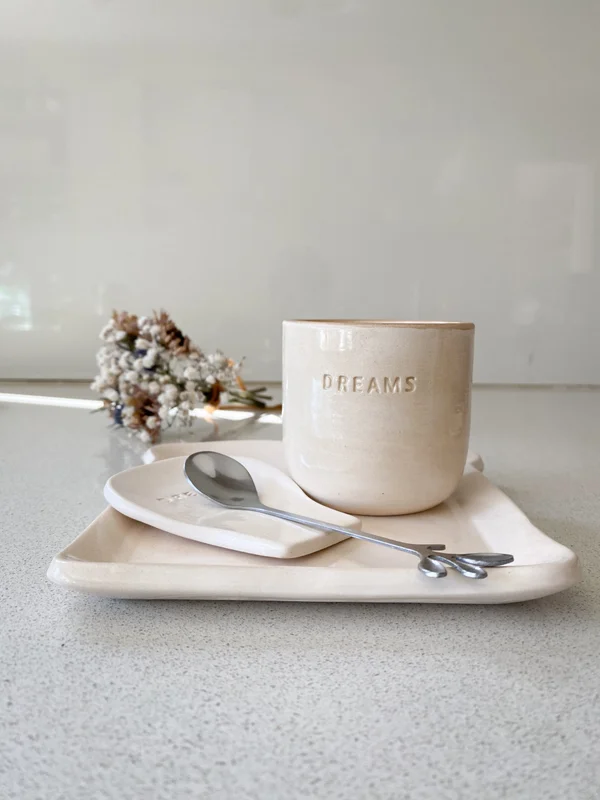 Kit desayuno con vaso de cerámica, apoya cucharas, plato y cucharita en Beige - Decoración, Uruguay | Dreams On Time, vista 34