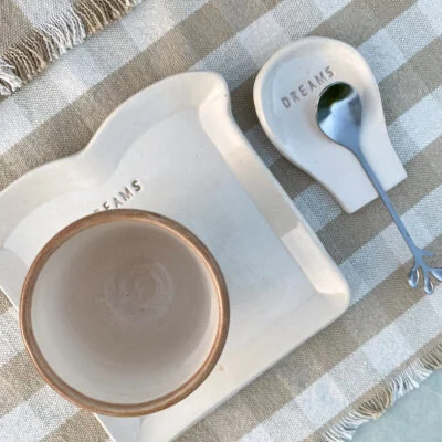 Kit desayuno con vaso de cerámica, apoya cucharas, plato y cucharita - Decoración, Uruguay | Dreams On Time, vista 3