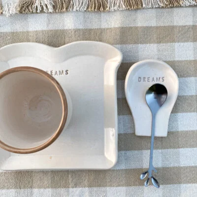 Kit desayuno con vaso de cerámica, apoya cucharas, plato y cucharita en Beige - Decoración, Uruguay | Dreams On Time, vista 12