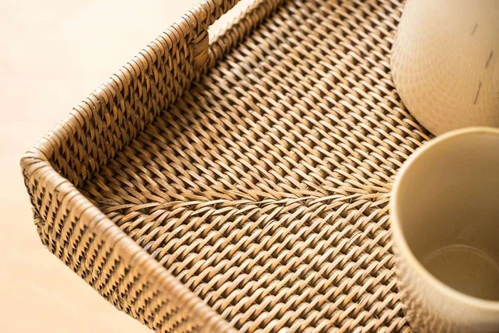 BANDEJA DE RATTAN NUDE CON SOPORTE / MESA AUXILIAR / BARCITO en Madera natural - Mesas de living, Uruguay | La Iberica, vista 4