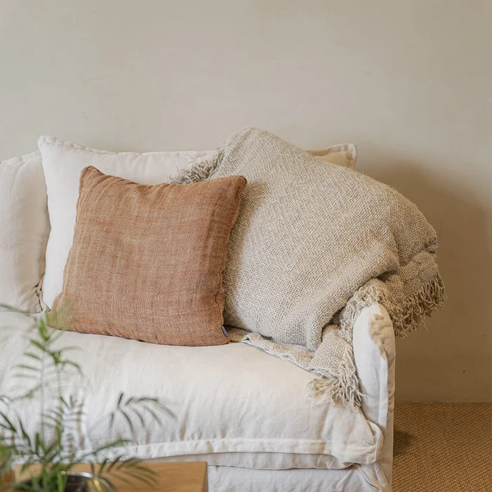 Almohadón Mai natural en Beige - Textiles, Uruguay | De Arcos