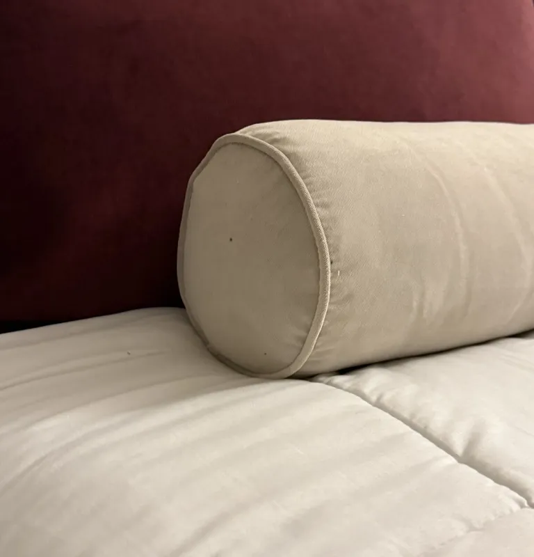 Almohadón Velvet Roll - Textiles, Uruguay | Decilo con Alma