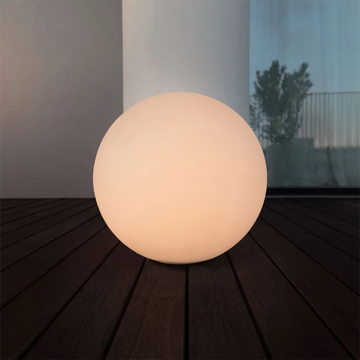 Luminaria de Exterior Garden Ball Medium IP44 en Blanco - Lámparas de pie, Uruguay | Serlux, vista 3