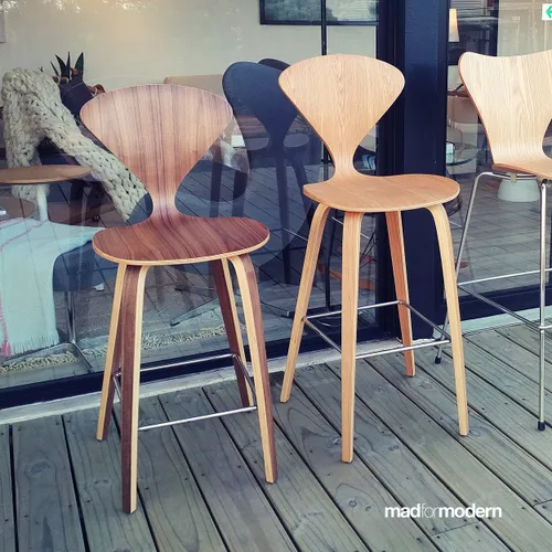 Cherner Bar Stool | Norman Cherner en Negro - Butacas, banquetas y puffs, Uruguay | Mad for Modern