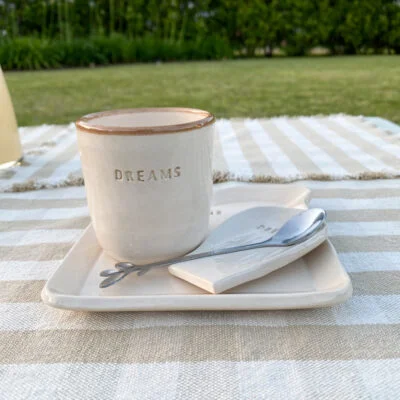 Kit desayuno con vaso de cerámica, apoya cucharas, plato y cucharita en Beige - Decoración, Uruguay | Dreams On Time, vista 26