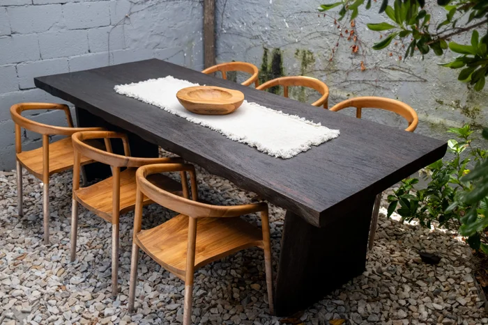 Suar Rustica Negra - Mesas de comedor, Uruguay | Rumah Studio Home