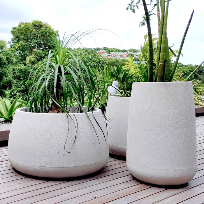 Maceta Bossa Alta en Negro - Macetas, Uruguay | Alta Gracia Deco, vista 3