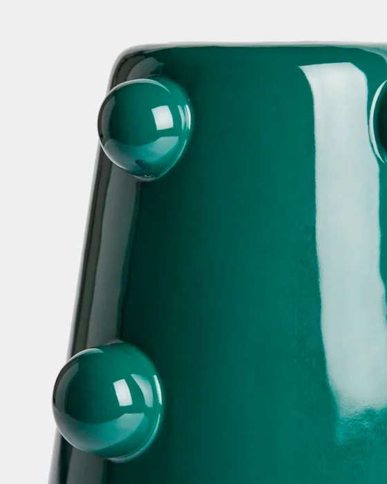 Jarrón Odra de cerámica - verde oscuro acabado brillante 25,5 cm en Verde - Jarrones, Uruguay | Kavehome, vista 4