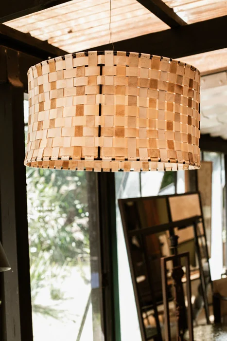 Pantalla de lonja Trinidad - Zainas en Madera natural - Lámparas colgantes, Uruguay | Zainas