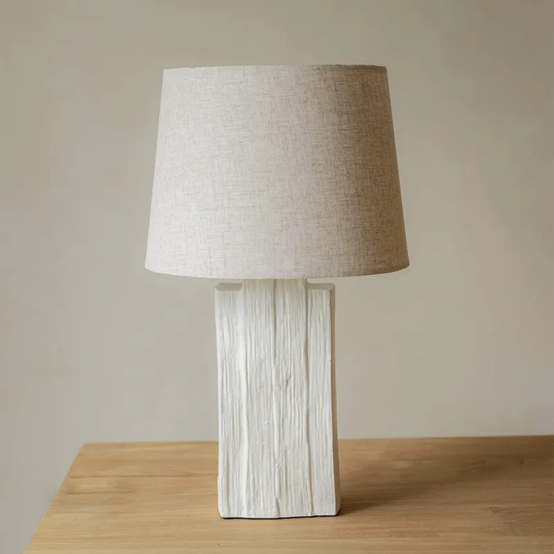 Lámpara de mesa Tina en Blanco - Lámparas de mesa, Uruguay | De Arcos