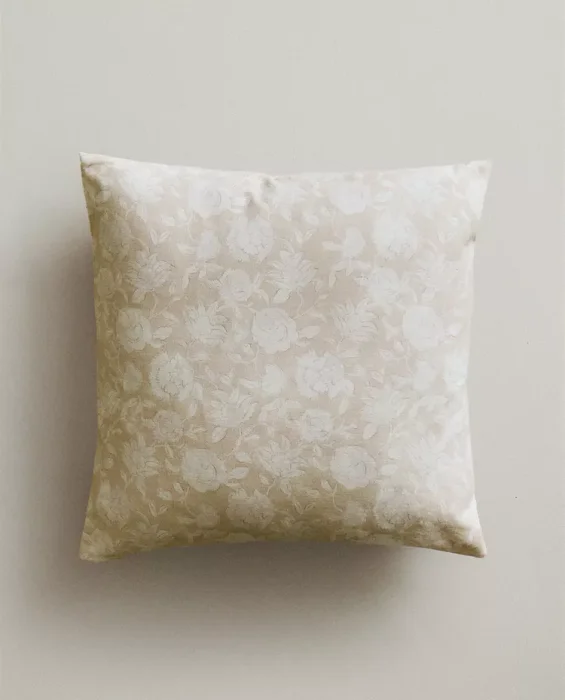 FUNDA COJÍN FLORES en Multicolor - Textiles, Uruguay | Zara Home
