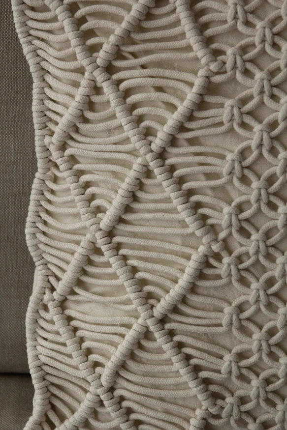 almohadón clara en Blanco - Textiles, Uruguay | Proyecto Forma, vista 2