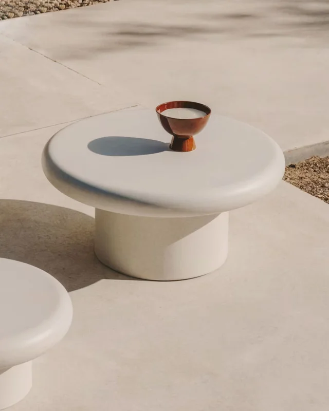Mesa de centro redonda Addaia de cemento blanco - Ø90 cm x 43cm en Blanco - Mesas de living, Uruguay | Kavehome, vista 3