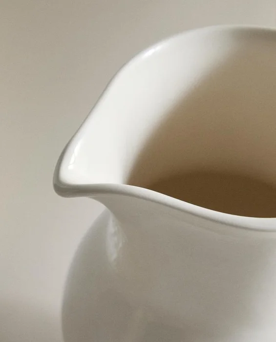 JARRA DECORATIVA CERÁMICA CREMA en Off-white - Jarrones, Uruguay | Zara Home, vista 3
