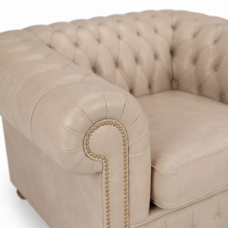 Sofá Chesterfield Novo - Cuero Básico - 1 cuerpo - Arena - (Preventa) en Beige - Sillones y sofás, Uruguay | Nyr, vista 4