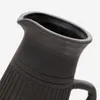 Jarrón Menre de terracota con acabado negro 26 cm en Negro - Jarrones, Uruguay | Kavehome, vista 5 de 6