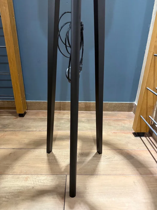 Lámpara Trippe Madera y Esterilla – Negro en Madera natural - Lámparas de pie, Uruguay | Berna Home, vista 6