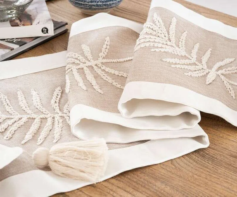SENDERO BORDADO A MANO - BEIGE Y OFF WHITE en Beige - Textiles, Uruguay | La Iberica