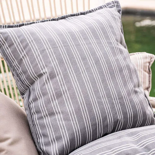 ALMOHADON EXTERIOR RAYAS - GRIS OSCURO - 45 X 45 en Gris - Muebles para el exterior, Uruguay | La Iberica