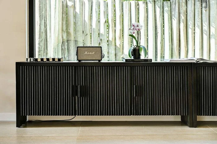RACK STUDIO TOTAL BLACK - 1.62 MTS - 3 PUERTAS en Negro - Muebles para TV, Uruguay | La Iberica, vista 8