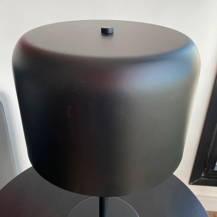 Lámpara de mesa Gaia Negra en Negro - Lámparas de mesa, Uruguay | Alta Gracia Deco, vista 2