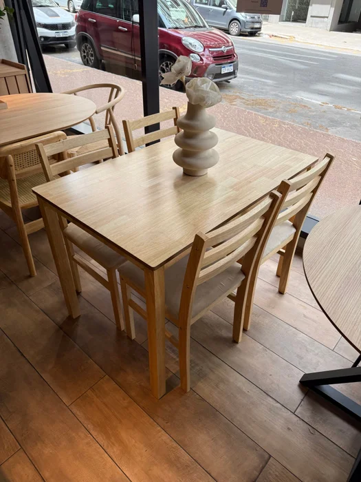 Juego de Comedor Saint Mesa Rectangular 110cm + 4 Sillas en Madera natural - Mesas de comedor, Uruguay | Berna Home, vista 5