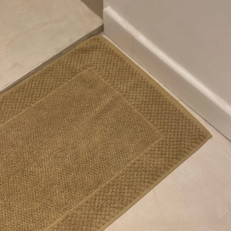 ALFOMBRA DE BAÑO ALGODÓN EGIPCIO en Negro - Textiles, Uruguay | Masinfinito Casa