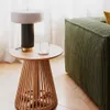 Mesa auxiliar Jeanette madera maciza de teca Ø 50 cm en Madera natural - Mesas de arrimo, Uruguay | Kavehome, vista 2 de 6