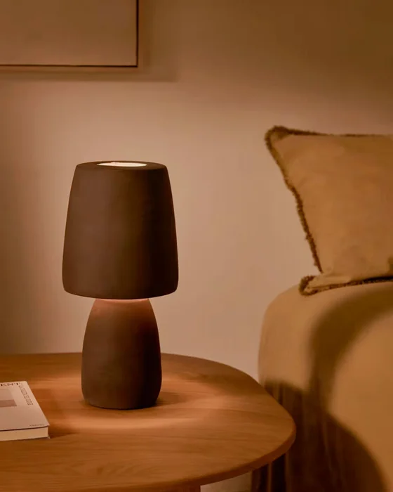 Lámpara de mesa Tandy de terracota marrón en Marrón - Lámparas de mesa, Uruguay | Kavehome, vista 2