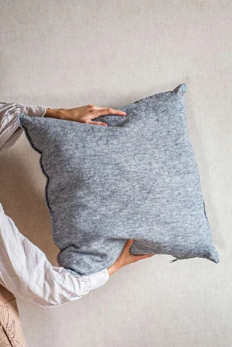 ALMOHADON PAZ - LINO DENIM BLUE - 55 X 55 CMS en Azul - Textiles, Uruguay | La Iberica