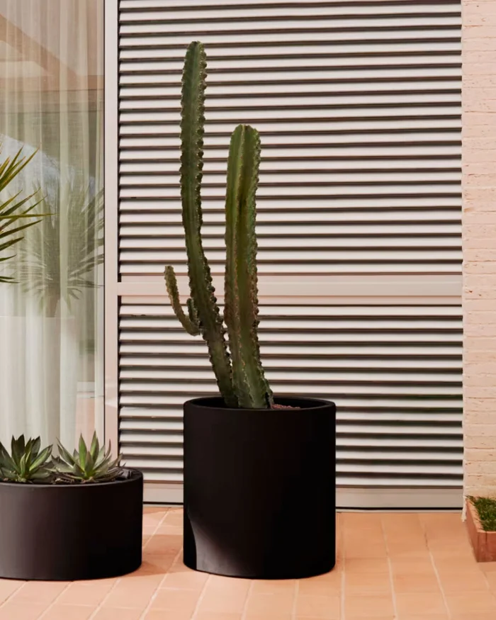 Macetero Aiguablava de cemento - negro Ø 52 cm en Negro - Macetas, Uruguay | Kavehome, vista 2