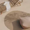 Alfombra ovalada beige Rodhe 100% PET 160 x 230 cm en Beige - Textiles, Uruguay | Kavehome, vista 2 de 5