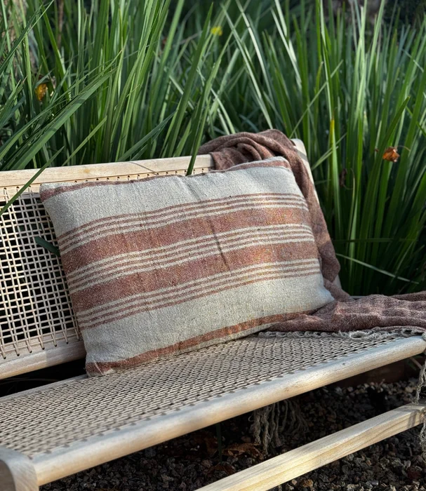 ALMOHADON RUSTICO LINO NATURAL en Rojo - Textiles, Uruguay | Más Infinito Casa