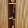 Aparador alto Mailen 2 puertas en chapa de fresno con acabado natural 110 x 160 cm en Madera natural - Aparadores y recibidores, Uruguay | Kavehome, vista 4 de 9