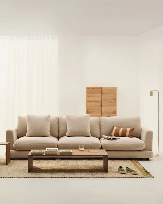Sofá Gala 4 plazas de chenilla beige FSC Mix Credit 300 cm en Beige - Sillones y sofás, Uruguay | Kavehome, vista 2