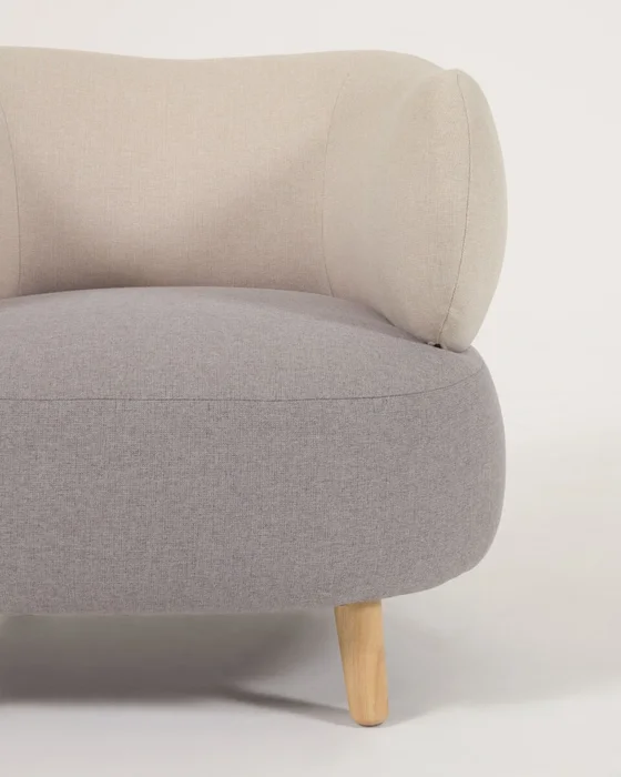 Butaca Luisa - gris y beige con patas de madera maciza de caucho en Beige, Gris - Butacas, banquetas y puffs, Uruguay | Kavehome, vista 3