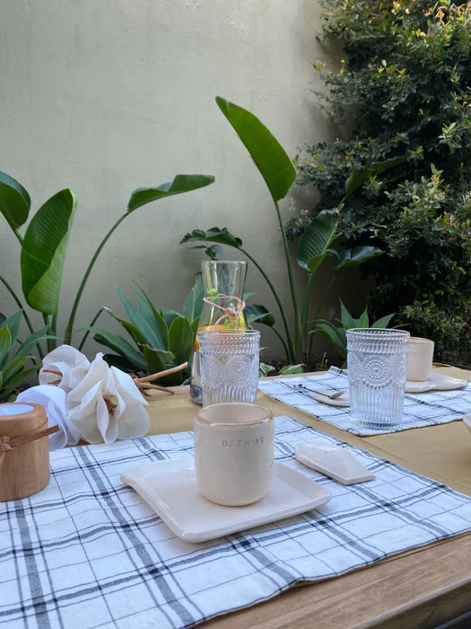 Kit desayuno con vaso de cerámica, apoya cucharas, plato y cucharita en Beige - Decoración, Uruguay | Dreams On Time, vista 46