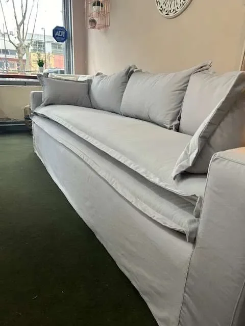 Sofá doble almohadón de asiento con fundas 100% desmontables en Gris - Sillones y sofás, Uruguay | Viladecó Muebles
