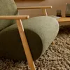 Butaca Meghan de chenilla verde y madera maciza de fresno con acabado natural en Verde - Butacas, banquetas y puffs, Uruguay | Kavehome, vista 3 de 9