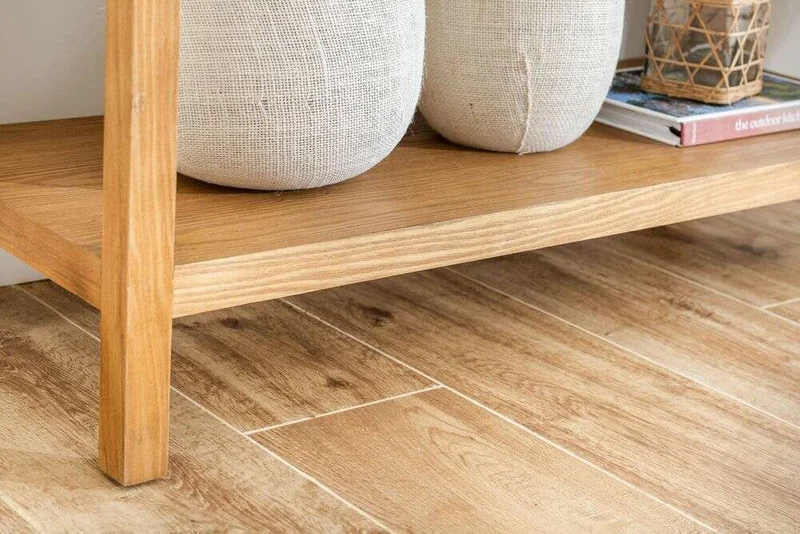 MESA DE ARRIMO BORA - PINO Y ESTERILLA en Madera natural - Bibliotecas, Uruguay | La Iberica, vista 6