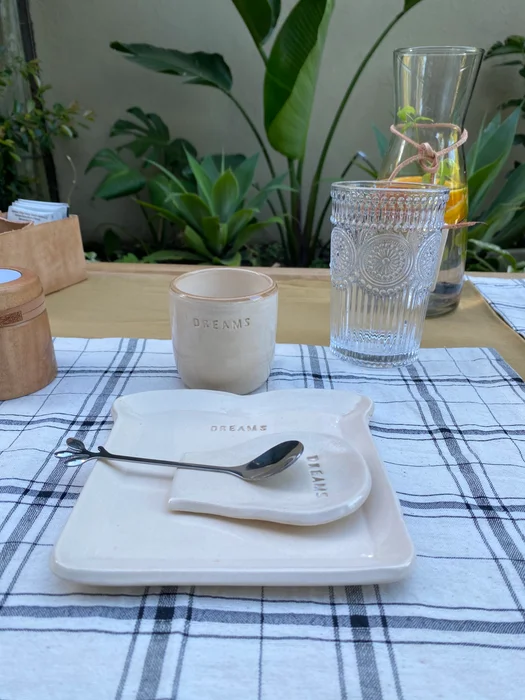 Kit desayuno con vaso de cerámica, apoya cucharas, plato y cucharita en Beige - Decoración, Uruguay | Dreams On Time, vista 37