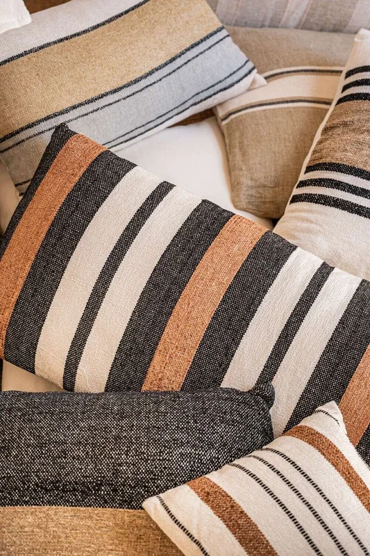 ALMOHADON RAYADO DENIM / CHOCO - 35 X 80 CMS en Multicolor - Textiles, Uruguay | La Iberica, vista 10
